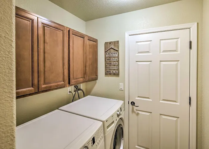 2 Mi To Beach: Havasu Gem W/ Pool & Spa! Lake Havasu City