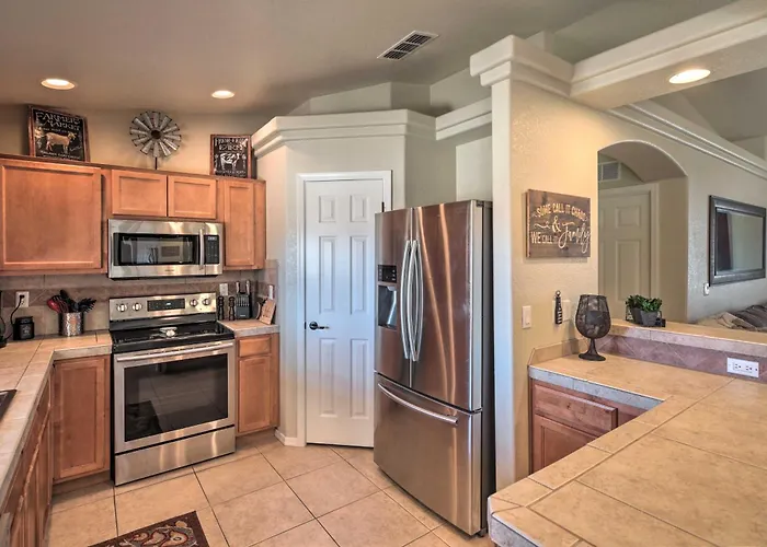 2 Mi To Beach: Havasu Gem W/ Pool & Spa!