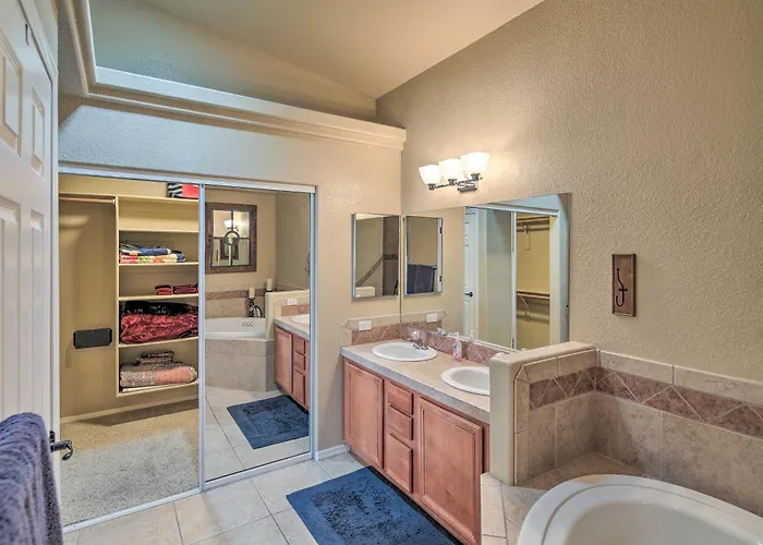 2 Mi To Beach: Havasu Gem W/ Pool & Spa! Ferienhaus